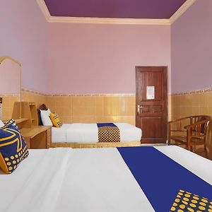 Spot On 91930 Hotel Citra Dewi 4 Manunggal